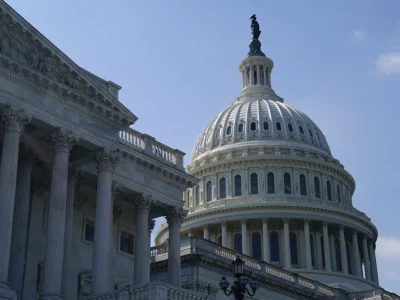 Senado de EE.UU. aprueba sanciones más duras contra Rusia e Irán