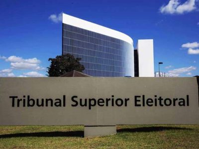 TSE de Brasil abre urna electrónica para reforzar confianza