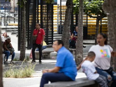 Venezolanos muestran dudas ante nuevo diálogo entre Gobierno y oposición
