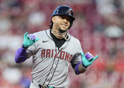Ketel Marte regresa a Phoenix para someterse a resonancia en la rodilla