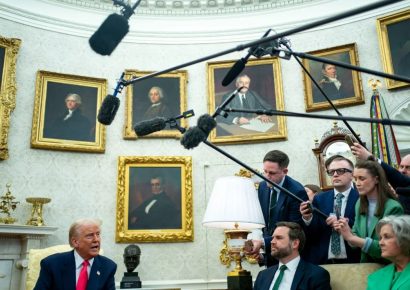 Cadenas de televisión de EE.UU. suspenden cobertura conjunta de Trump tras veto a medios