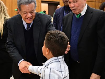 Leonel Fernández propone eliminar costos y trabas para registrar hijos de dominicanos nacidos en el exterior
