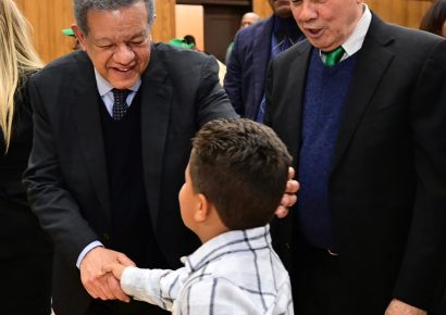 Leonel Fernández propone eliminar costos y trabas para registrar hijos de dominicanos nacidos en el exterior