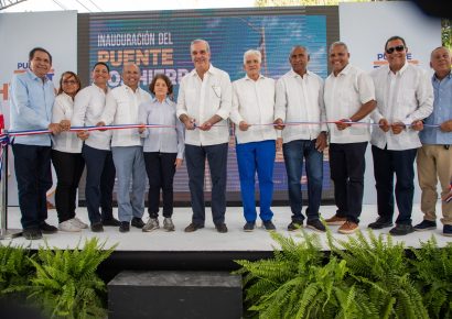 Abinader inaugura puente Los Hierros en Baní tras más de 40 años de espera