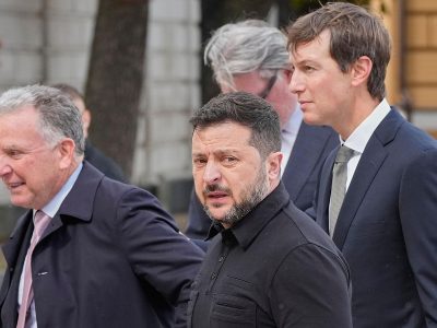 Zelenski inicia negociaciones con enviados de Trump en Kiev