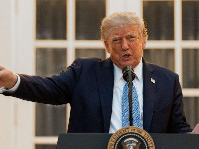 Trump veta acceso a la Casa Blanca a CNN, MSNOW y Politico