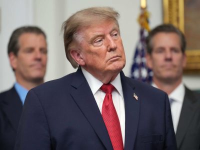Trump pide a Zelenski frenar ataques contra instalaciones de combustible en Rusia