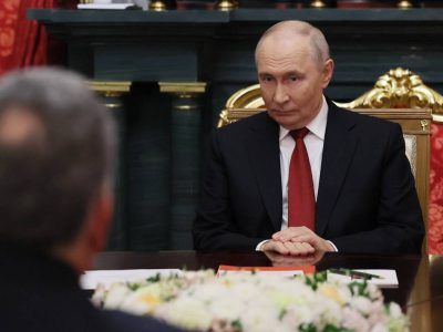 Putin se reúne con enviados de Trump para reactivar proceso de paz en Ucrania
