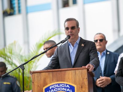 Abinader destaca avances en seguridad y afirma que la Policía Nacional es cada vez más eficiente