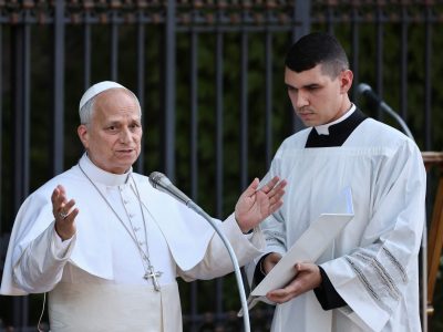 El papa León XIV pide paz ante los conflictos y divisiones del mundo