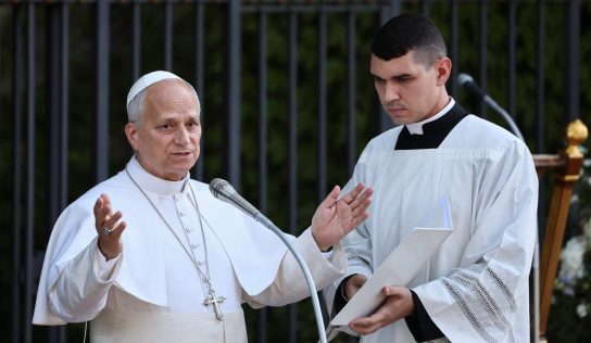 El papa León XIV pide paz ante los conflictos y divisiones del mundo