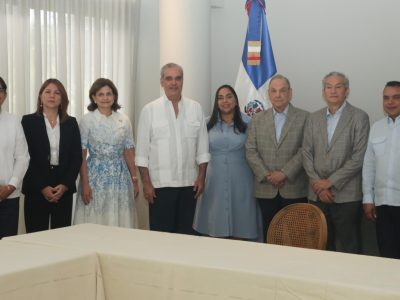 Presidente Abinader juramenta voluntariado del Hospital Periférico Monte Adentro en Santiago