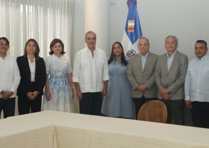 Presidente Abinader juramenta voluntariado del Hospital Periférico Monte Adentro en Santiago