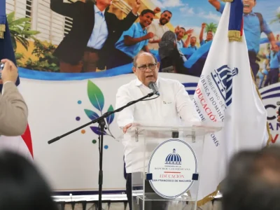 Santos Badía exhorta al empresariado a invertir más en educación y becas
