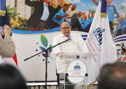 Santos Badía exhorta al empresariado a invertir más en educación y becas