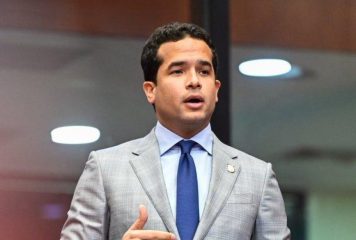 Omar Fernández rechaza enseñanza del creole en escuelas