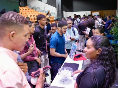 Talento Digital realiza feria de empleos para estudiantes que culminaron formación del programa tecnológico