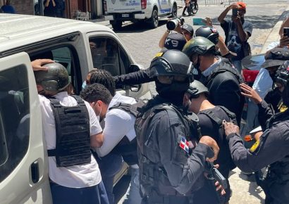 Trasladan a diez imputados del caso SeNaSa 2.0 para interrogatorios