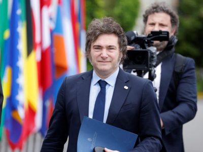 Solicitan declarar a Javier Milei «persona non grata» en París