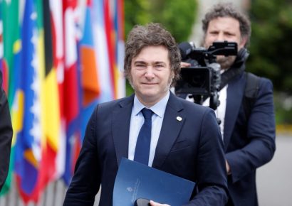Solicitan declarar a Javier Milei «persona non grata» en París
