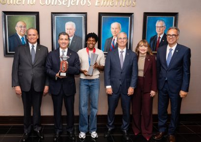 Banco Popular reconoce a Marileidy Paulino por temporada invicta