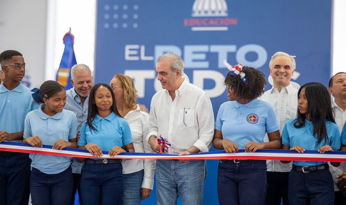 Presidente Abinader inaugura techado de centro educativo en Cambita, San Cristóbal con inversión de RD$26.6 millones