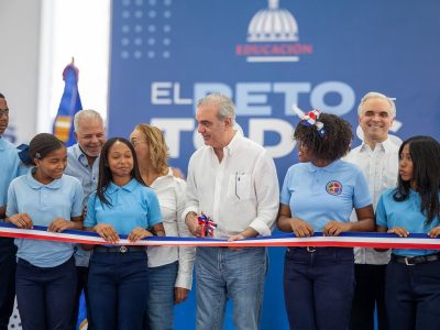 Presidente Abinader inaugura techado de centro educativo en Cambita, San Cristóbal con inversión de RD$26.6 millones