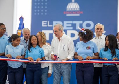 Presidente Abinader inaugura techado de centro educativo en Cambita, San Cristóbal con inversión de RD$26.6 millones