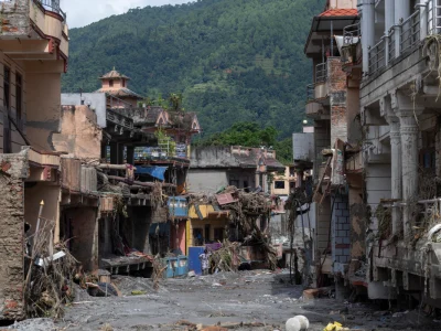 Nepal eleva a 1.252 la cifra de muertos por la devastadora riada mientras miles continúan desaparecidos