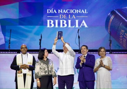 Comunidad cristiana distingue a Abinader por su apoyo a la fe y las Sagradas Escrituras