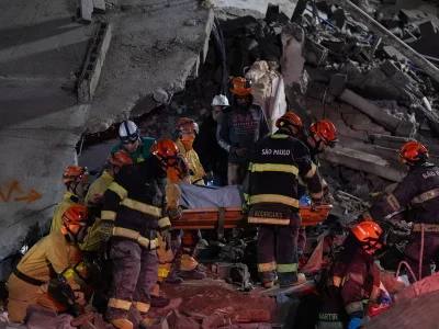 Sube a seis la cifra de muertos tras el colapso de un edificio en construcción en Brasil