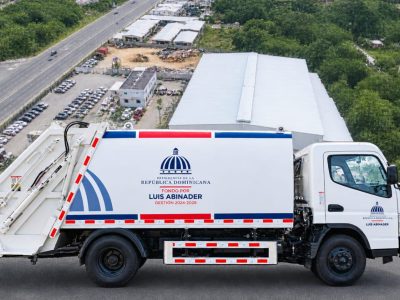República Dominicana logra ensamblar 100 camiones compactadores en tiempo récord