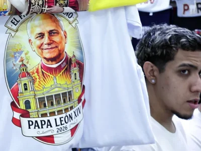 Camisetas reflejan la identidad peruana del papa León XIV ante su visita al país