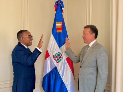 Ito Bisonó juramenta a Víctor Pichardo como cónsul en Mayagüez