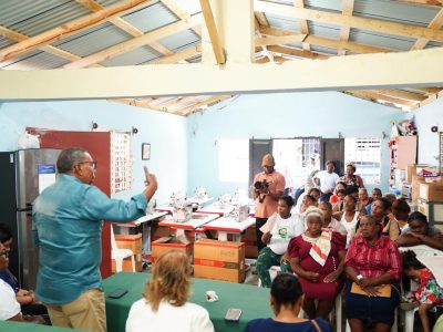 Dasac entrega máquinas de coser para impulsar autoempleo femenino en San Cristóbal