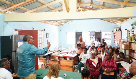 Dasac entrega máquinas de coser para impulsar autoempleo femenino en San Cristóbal