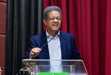 Leonel Fernández inicia recorrido por Azua, San Juan y Elías Piña