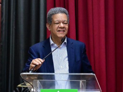 Leonel Fernández inicia recorrido por Azua, San Juan y Elías Piña