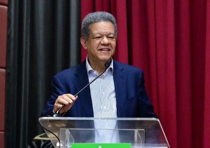 Leonel Fernández inicia recorrido por Azua, San Juan y Elías Piña