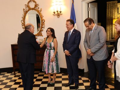 Embajadora de EE. UU. celebra incorporación de República Dominicana al Consenso de Ginebra