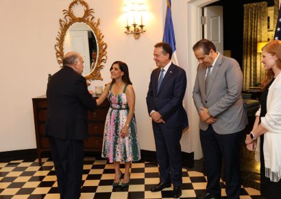 Embajadora de EE. UU. celebra incorporación de República Dominicana al Consenso de Ginebra
