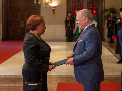 Embajadora dominicana presenta credenciales ante rey Abdalá II