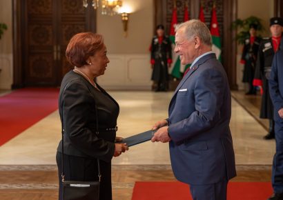 Embajadora dominicana presenta credenciales ante rey Abdalá II