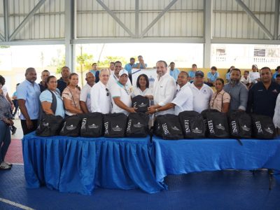 Inefi entrega utilería y 5,000 kits en Cotuí y La Vega
