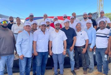 FEDA y CTC capacitan a productores de Montecristi en uso de drones agrícolas