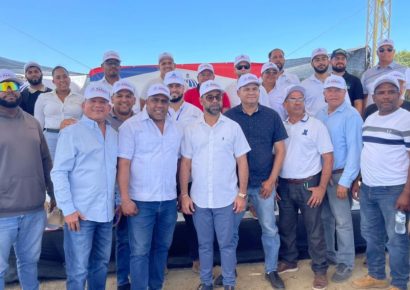 FEDA y CTC capacitan a productores de Montecristi en uso de drones agrícolas