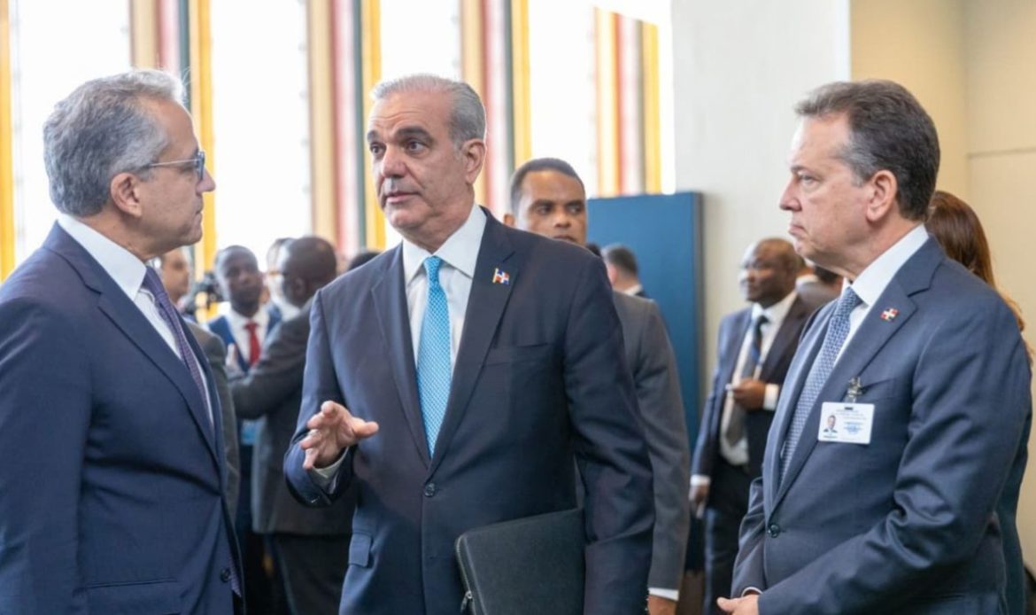 Abinader y director de la Unesco destacan avances educativos de República Dominicana