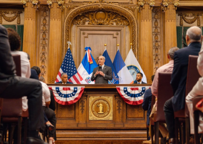 Abinader se reúne con dominicanos en Brooklyn; Antonio Reynoso proclama el 24 de septiembre como Día del Orgullo Dominicano