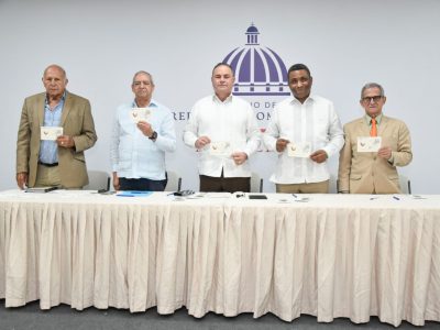 Comisión Nacional del Cacao e Inposdom conmemoran 50 años de historia con sello postal