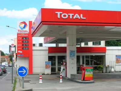 PLD acusa al Gobierno de negligencia en conflicto por comisiones de tarjetas